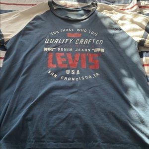 Levi’s Graphic Tee